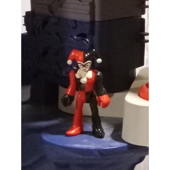 Imaginext DC Super Friends Batman Super Surround Batcave Playset - Picture 11 of 16